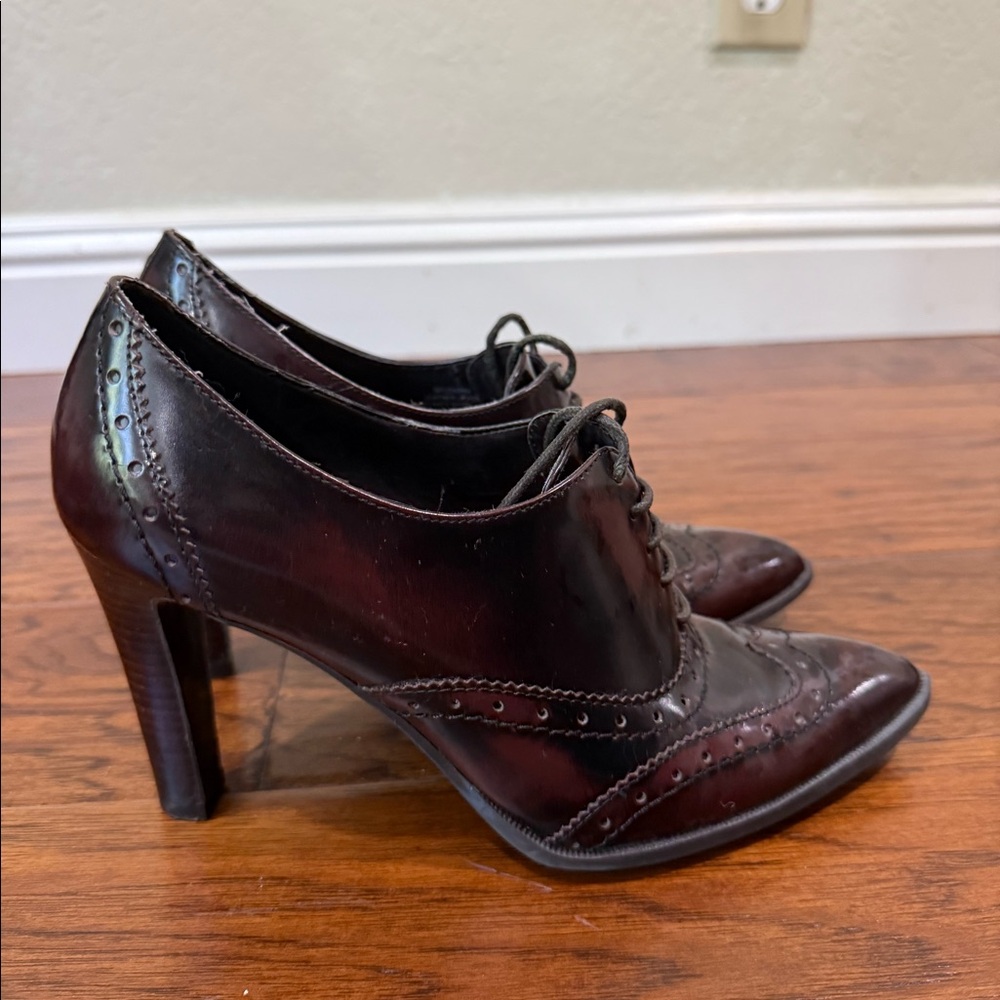 Slightly worn - Picture 2 of 2